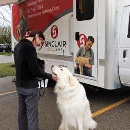Sinclair College Veterinary Technology Students and Faculty Provide Free Pet Care During Vaccination Clinic